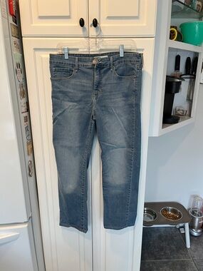 Levi Jeans size 14 straight leg. W32L32